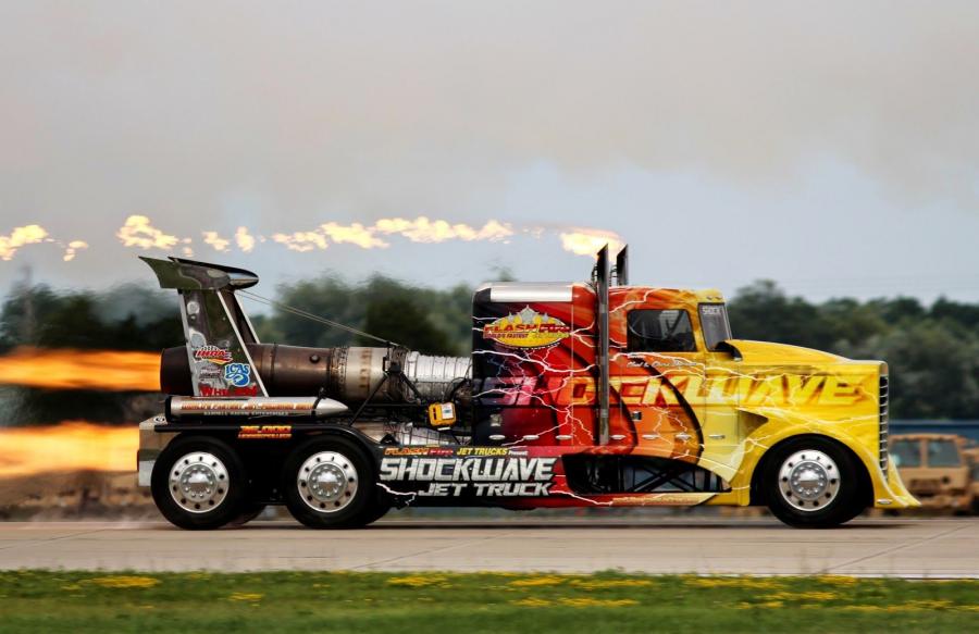  Peterbilt ShockWave Jet Truck 2006 года  (фото 3 из 13)